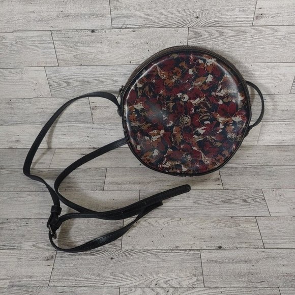 Patricia Nash Handbags - Patricia Nash Scarlet Bloom Scafati Circle Floral Crossbody 8" MSRP $139